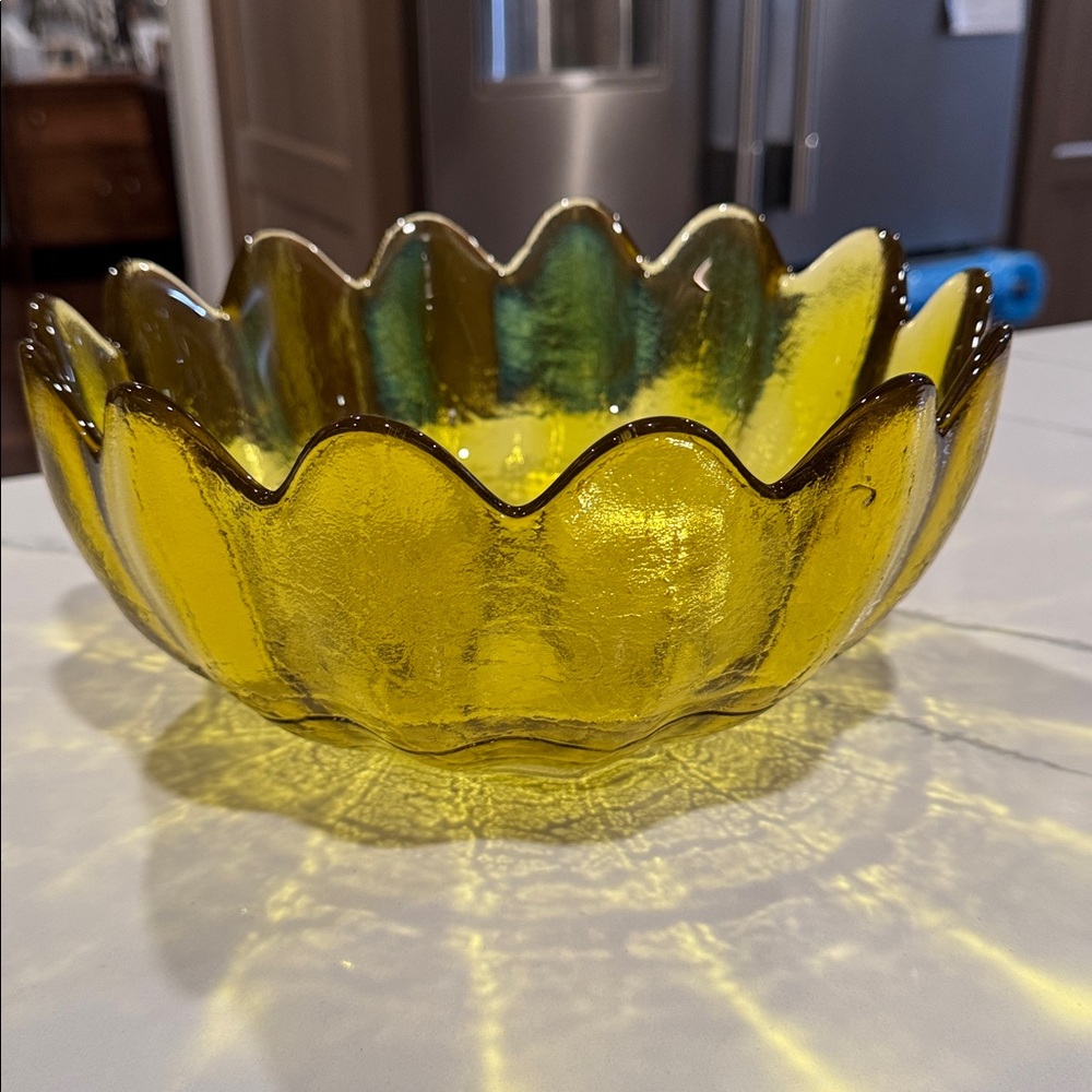 large Blenko Lotus cadmium glass bowl - Picture 5 of 6